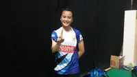 Pebulutangkis Jabar, Hanna Ramadini, menyegel tiket ke partai final bulutangkis perorangan PON 2016 seusai mengalahkan Gregoria Mariska 14-21, 1-18, 21-13, di GOR Bima, Cirebon, Selasa (27/9/2016). (Bola.com/Yus Mei Sawitri)