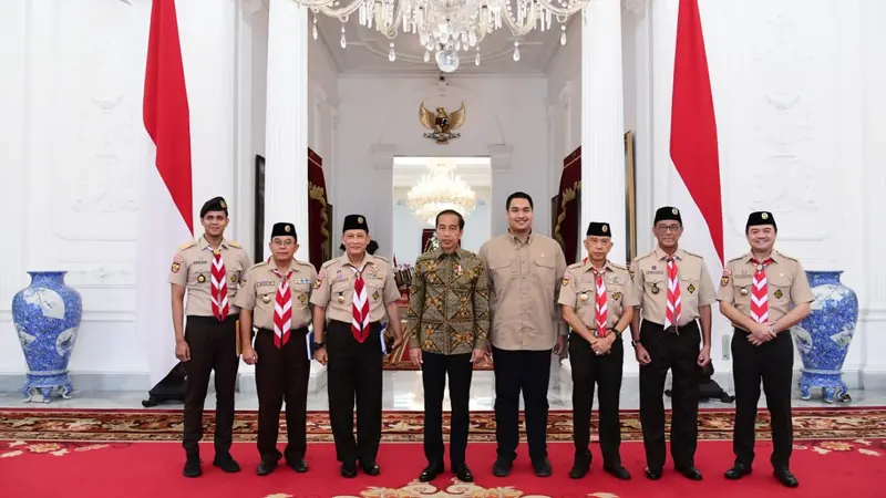 Presiden Jokowi menerima kunjungan Ketua Kwarnas Gerakan Pramuka, Budi Waseso di Istana Merdeka Jakarta, Jumat (14/7/2023).