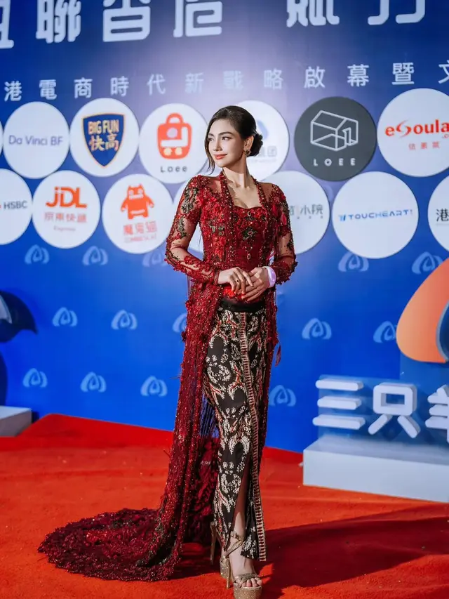 Model Kebaya Modern Ala Celine Evangelista, Inspirasi Fashion Menambah Keanggunan (credit: instagram/celine_evangelista).