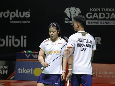 Pasangan ganda campuran andalan Indonesia, Jafar Hidayatullah/Felisha Pasaribu ketika bertanding melawan wakil Denmark pada babak 32 besar Indonesia Masters 2026 di Istora Senayan, Jakarta, Rabu (21/1/2026) siang. (Bola.com/Abdul Aziz)