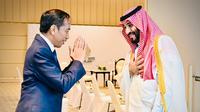 Presiden Jokowi bertemu Perdana Menteri Arab Saudi Mohammed bin Salman (MBS) di sela acara KTT APEC 2022 di Thailand. (Foto: Laily Rachev/Biro Pers Sekretariat Presiden)