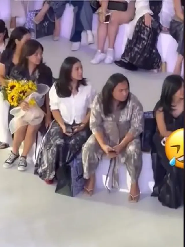 5 Momen Terbaru Pertemanan Alleia Anak Ariel dan Keanu, Nonton Fashion Show Bareng