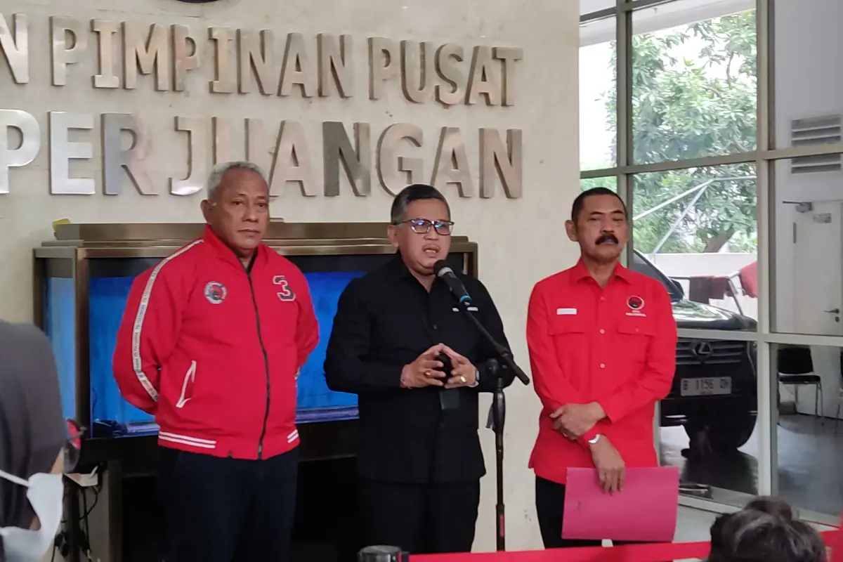 DPP PDI Perjuangan (PDIP) memberikan sanksi peringatan keras dan terakhir kepada Ketua DPC PDIP Kota Solo FX Hadi Rudyatmo.