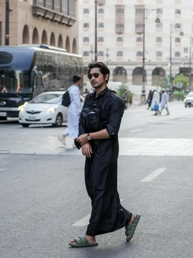 Arya Saloka saat Umrah