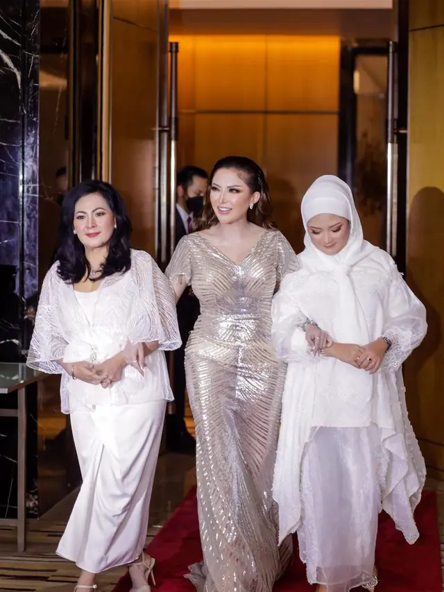 Potret Ayu Aulia Tunangan