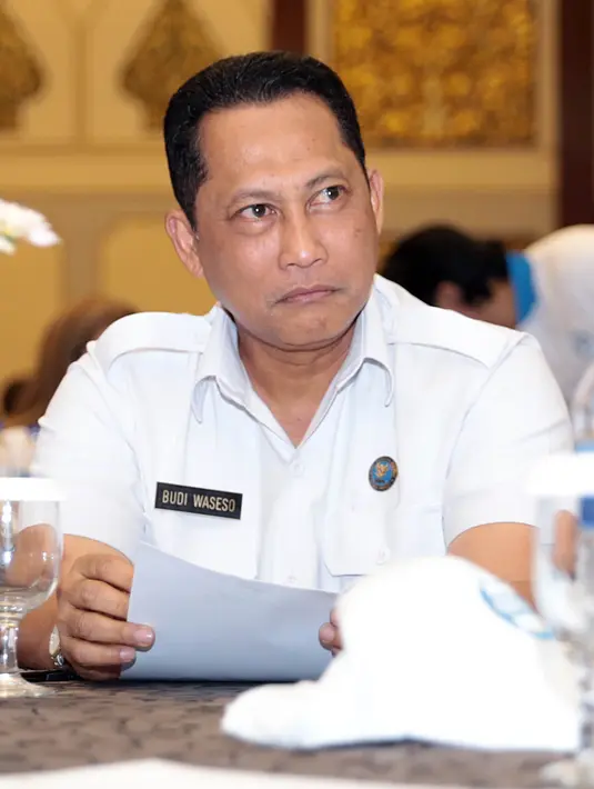 "Iya, ada 2 sisi memudahkan untuk artis masuk ke narkotika. Pertama yakni lifestyle yang kedua mereka (artis) mempunyai kekuatan finansial jadi mereka mudah mendapatkan," jelasnya. (Deki Prayoga/Bintang.com)