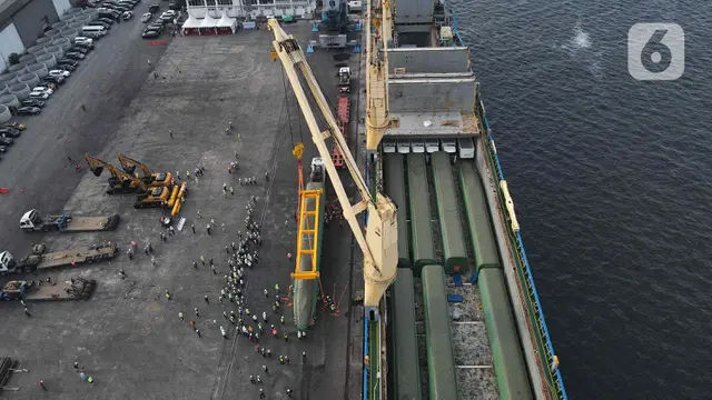 Rangkaian Kereta Cepat Jakarta - Bandung Tiba di Pelabuhan Tanjung Priok