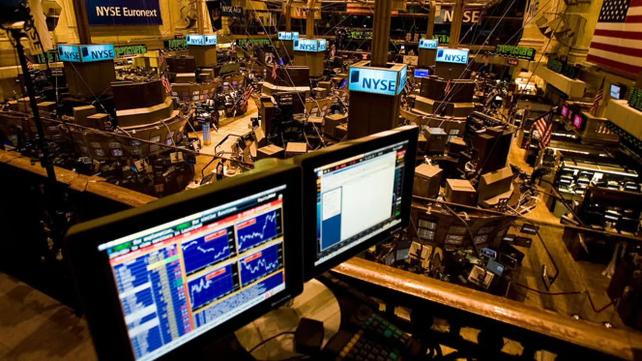 tutup-wall-street-131227c.jpg