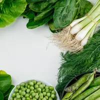 Sayuran hijau mengandung asam folat alami yang baik untuk tubuh. Namun, jika kebutuhan asam folat harian belum tercukupi, kamu bisa mengombinasikannya dengan suplemen sesuai anjuran dokter, ya. (Foto dok: Freepik/8photo).