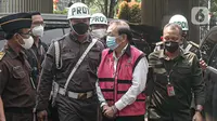 Tersangka kasus dugaan korupsi Surya Darmadi tiba di Gedung Kejaksaan Agung, Jakarta, Kamis (18/8/2022). Surya Darmadi tiba untuk menjalani pemeriksaan perdana kasus dugaan korupsi, pencucian uang, dan penguasaan lahan sawit yang merugikan negara Rp 78 triliun. (Liputan6.com/Faizal Fanani)