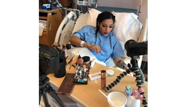 Tangguh, Ini 6 Potret Seorang Ibu yang Sempatkan Ber-makeup Saat Akan Melahirkan