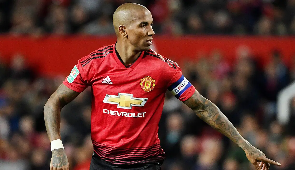 2. Ashley Young (Bek) – Kapten sementara Setan Merah ini resmi berlabuh di Old Trafford pada musim panas 2011. Pria kelahiran asal Inggris itu merupakan pemain yang bisa bermain di berbagai posisi, baik sebagai bek sayap maupun winger. (AFP/Paul ELlis)