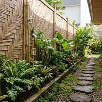 Model Taman Linear di Samping Rumah (AI Generated)