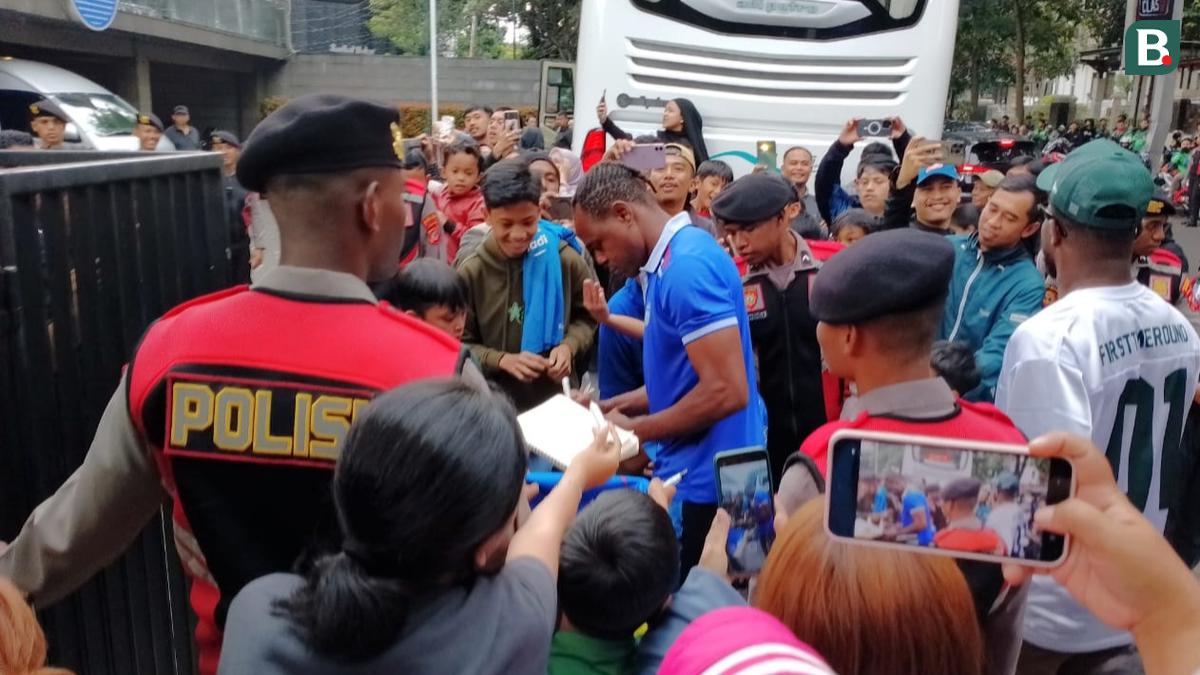 BRI Liga 1: Ribuan Bobotoh Lepas Skuad Persib yang Berangkat ke Jakarta untuk Hadapi Persija