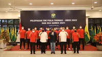 Ketua Umum PP PBSI Agung Firman Sampurna melepas tim putra bulu tangkis Indonesia yang siap berjuang di SEA Games 2021 Hanoi, Vietnam, pada Mei 2022. (foto: PBSI)