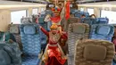 Meski menari dalam ruang yang terbatas dan kecepatan tinggi, para penari tidak terlihat mengalami kesulitan. (Liputan6.com/Herman Zakharia)