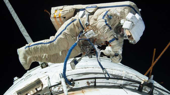 Alexander Misurkin di ISS. (Wikimedia Commons)
