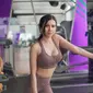 Ini momen ketika Maria Vania kembali ke gym setelah 8 bulan. "Keringetan banget! Seneng deh Vania bisa balik ke Gym setelah 8 bulan. Rindu terobati," tulisnya sebagai keterangan foto. (Foto: instagram.com/maria_vaniaa)