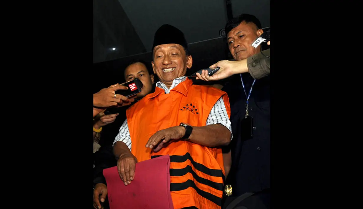 Seperti diberitakan, KPK melakukan operasi tangkap tangan pada Senin (1/12/2014 hingga Selasa (2/12/2014) dini hari terhadap Ketua DPRD Bangkalan, Fuad Amin Imron dan tiga orang lainnya di tempat terpisah. (Liputan6.com/Miftahul Hayat)