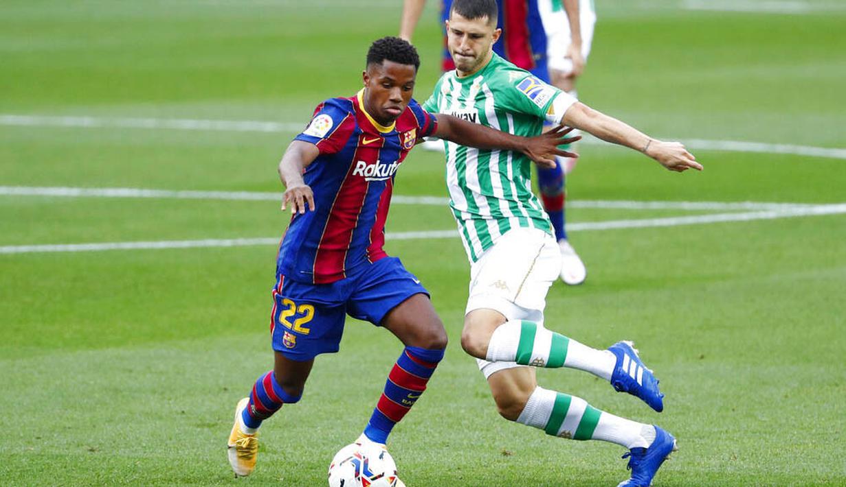 Usai laga berakhir Barcelona mengumumkan bahwa Ansu Fati mengalami cedera robek pada meniskus di lutut kirinya dan harus istirahat selama empat bulan. (AP Photo/Joan Monfort)