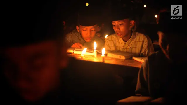 Tadarus Alquran di Tengah Sawah