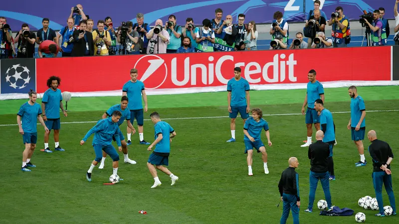 Real Madrid Jajal Rumput Lapangan Stadion NSC Olimpiyskiy