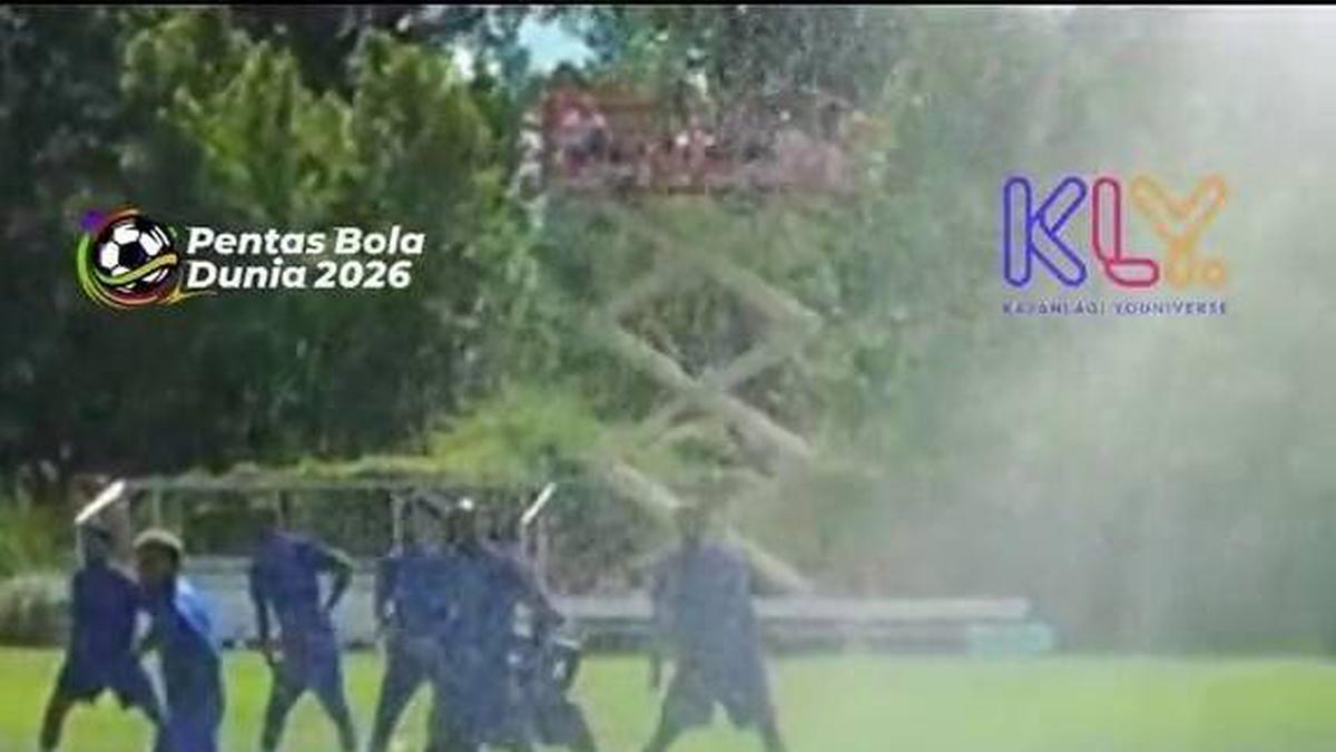 Sprinkler mendadak aktif! Momen lucu warnai Latihan Timnas Prancis di New York, AS
