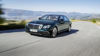 Mercedes-Benz Plug-in Hybrid E 350 e yang merupakan sedan berkonsep ramah lingkungan (Mercedes-Benz)