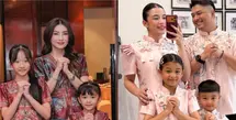 Sederet selebriti keturunan Tionghoa rayakan Imlek dengan busana bersiluet cheongsam. Penasaran seperti apa padu padan busana mereka? [@sarwenda29 @chelseaoliviaa]