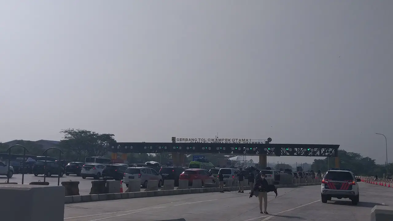 Suasana di Gerbang Tol Cikampek Utama, Kamis pagi (30/5/2019).