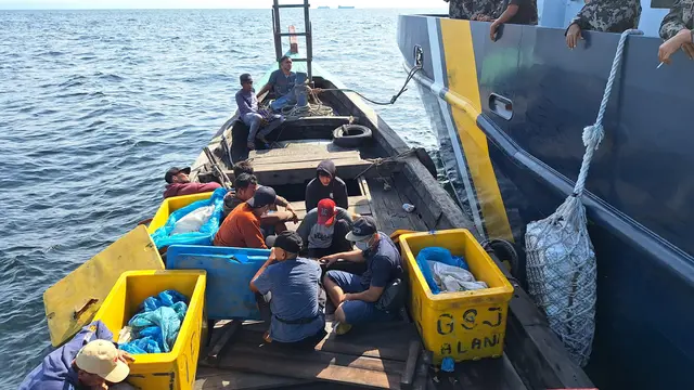 Aksi penggagalan upaya penyelundupan manusia oleh KKP di Perairan Sumatera Utara.