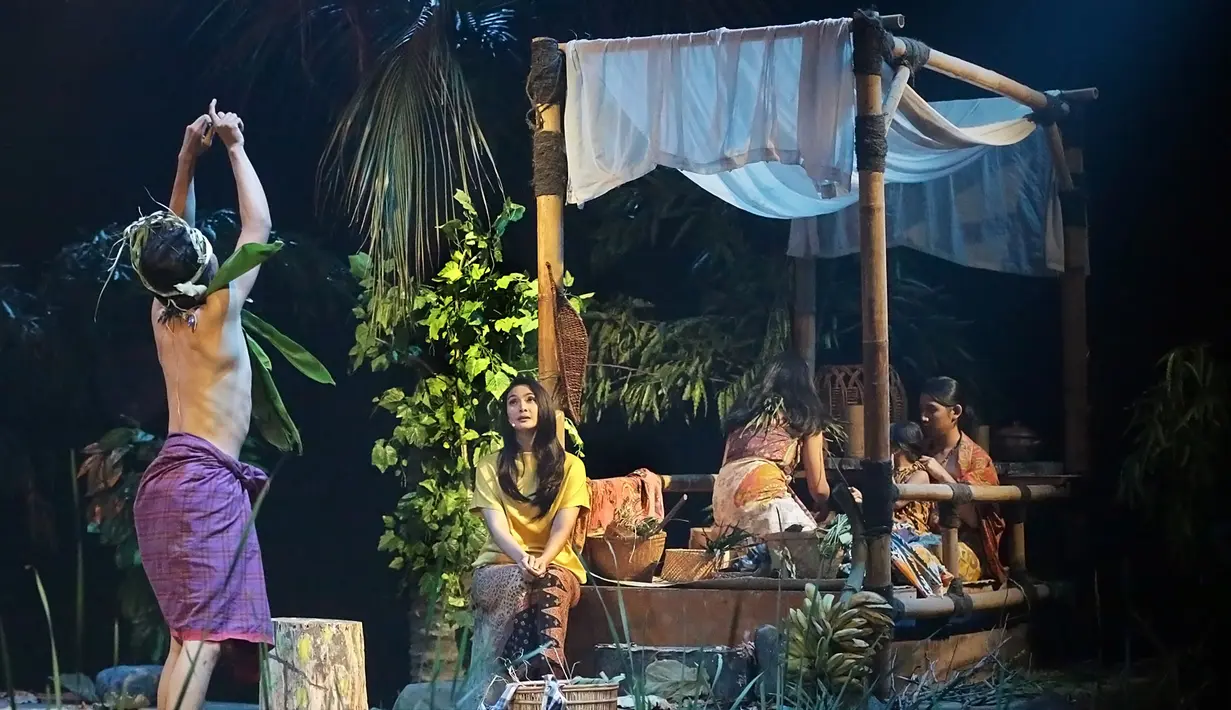 Maudy Koesnaedi pementasan orang rimba. (Bambang E Ros/Fimela.com)