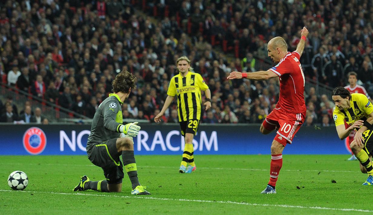 Final musim 2012/2013. Dua tim dari Liga Jerman, Borussia Dortmund dan Bayern Munchen bertemu di laga final Liga Champions musim 2012/2013. Laga yang digelar di Wembley Stadium, London, Inggris (25/5/2013) itu akhirnya dimenangkan Bayern Munchen dengan skor 2-1. Dua gol Bayern Munchen dicetak oleh Mario Mandzukic pada menit ke-60 dan Arjen Robben di menit ke-89. Sementara satu-satunya gol Dortmund dicetak oleh Ilkay Gundogan di menit ke-68 melalui eksekusi penalti. (AFP/Andrew Yates)