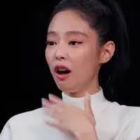 Jennie BLACKPINK Ditantang Makan Makanan Pedas, Nagis sampai Menjerit Reaksinya Tuai Kritikan. (Dok: X @rence_holgado)