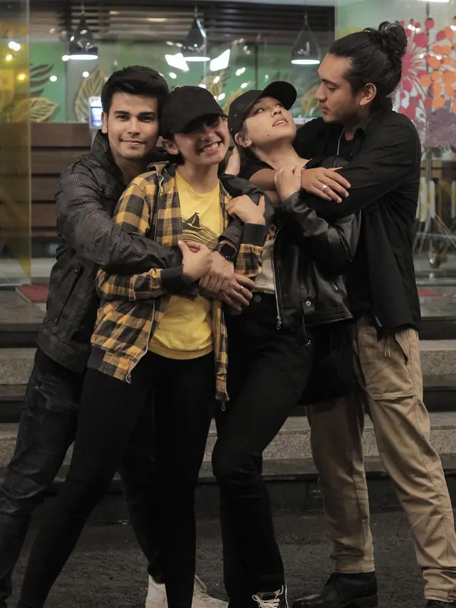 7 Potrret Kebersamaan Pasangan Kekasih dalam Love Story The Series