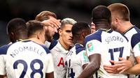 Selebrasi pemain Tottenham Hotspur setelah mengalahkan Chelsea melalui adu penalti pada babak keempat Carabao Cup di Tottenham Hostpur Stadium, Rabu (30/9/2020). (Twitter/Tottenham Hotspur)