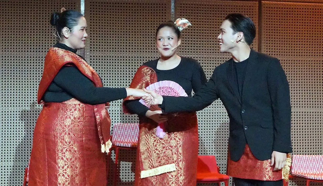 Sekedar informasi, Ruang Kreatif Seni Pertunjukan merupakan program pelatihan seniman muda maupun pecinta seni. Mereka belajar dengan para orang profesional ilmu panggung dengan standar internasional dalam pelatihan singkat di luar negeri. [Foto: Dok. Galeri Indonesia Kaya]