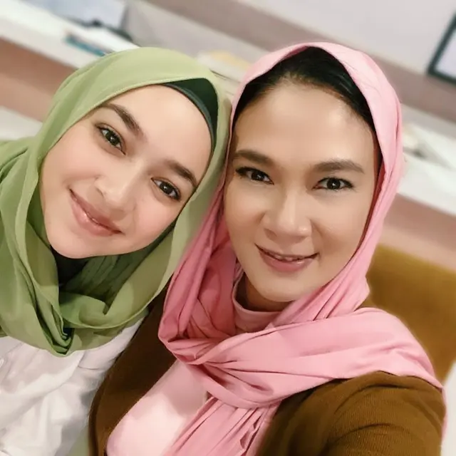 Potret Kompak Dian Nitami dan Aryani Fitriana. (Instagram/bu_deedee_)