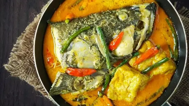 Resep gulai kepala ikan kerapu ala Padang sebagai sajian Lebaran Idul Fitri. (dok. Cookpad @yulianamenjoi)
