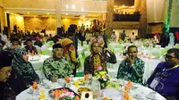 Ketua PP Muhammadiyah Din Syamsuddin (ketiga dari kiri) saat jamuan makan malam oleh Walikota Makassar Muhammad Ramdhan Pomanto, Sabtu (1/8/2015). (Liputan6.com/Eka Hakim)