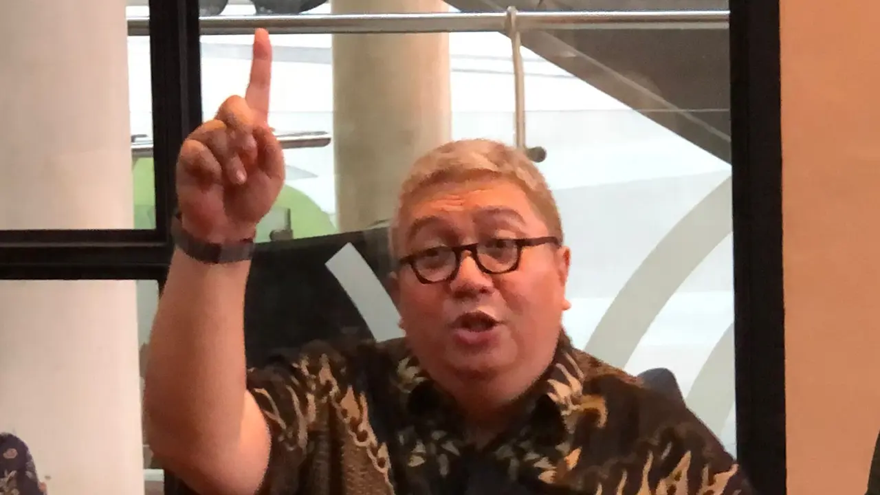 Ketua Umum DPP Asosiasi Pengusaha Ritel Indonesia (Aprindo), Roy Nicholas Mandey dalam konferensi Pers atas Ajakan dan aksi Boikot pada Produk/Brand Makanan dan Minuman pada sektor perdagangan Indonesia, di Jakarta, Rabu (15/11/2023). (Tira/Liputan6.com)