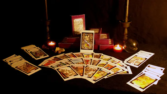 [Bintang] Tarot Hari Ini: the Stars, Ten of Swords, Four of Cups