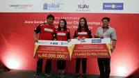 PB Djarum memberikan apresiasi senilai Rp 60 juta kepada ganda putri Indonesia, Febriana Dwipuji Kusuma/Ribka Sugiarto atas keberhasilannya meraih gelar juara di Kejuaraan Asia Junior 2018. (dok. PB Djarum)