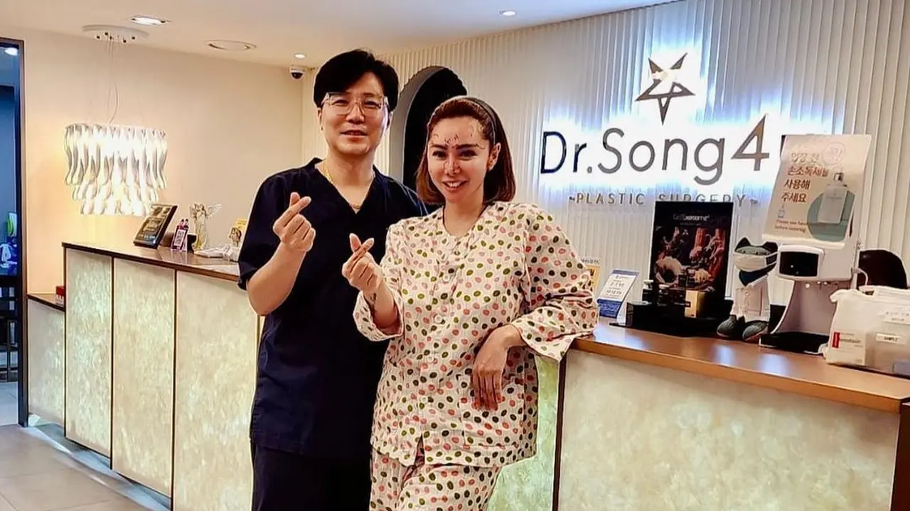 6 Potret Gaya Femmy Permatasari Liburan Sekaligus Lakoni Oplas di Korea Selatan