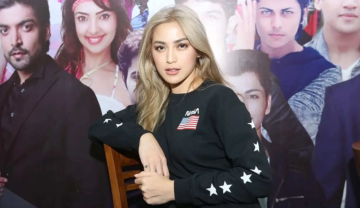 Meski tidak sepenuhnya berhasil menyamai rambut idolanya, Jessica tetap percaya diri, karena banyak orang yang justru memuji penampilan rambut barunya (Bambang E.Ros/Bintang.com)