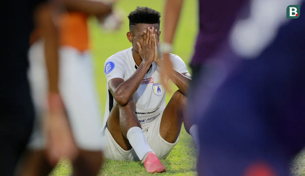 Meski memiliki poin yang sama, Barito Putera dinyatakan lolos dari degradasi dan menduduki peringkat 15. Jadi Mutiara Hitam harus terdegradasi ke Liga 2 musim depan. (Bola.com/M Iqbal Ichsan)