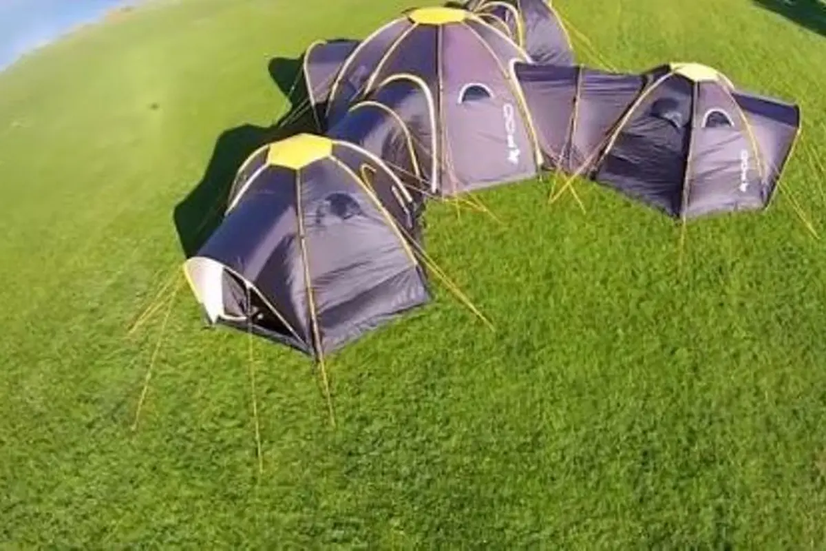 [Bintang] Linking Tents, Tenda Unik Buat Kamu yang Camping Bareng Keluarga