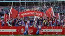 Para pemain Crystal Palace merayakan gelar juara Piala FA 2024/2025 setelah mengalahkan Manchester City dalam laga final yang berlangsung di Stadion Wembley, London, Inggris, Sabtu (17/05/2025). (AFP/Adrian Dennis)