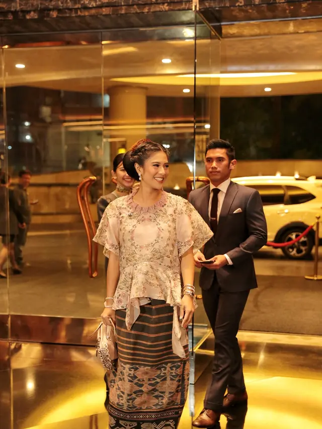 [Bintang] Dian Sastro dan Indraguna Sutowo