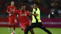 Liverpool bermain imbang 1-1 dengan Malaysia XI dalam laga penutup tur pramusim di Asia dan Australia. ( AFP PHOTO / MANAN VATSYAYANA)